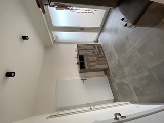 VONKAJŠIE ŽALÚZIE, NOVOSTAVBA, VINYL, VINYLOVÁ PODLAHA, BIELE DVERE, DIZAJN, PODLAHA, SCHODISKO, DVERE, EXTERIÉR, TIENIACA TECHNIKA, TIENENIE, TRNAVA, NITRA, HLOHOVEC, PIEŠŤANY, SEREĎ, SLOVENSKO