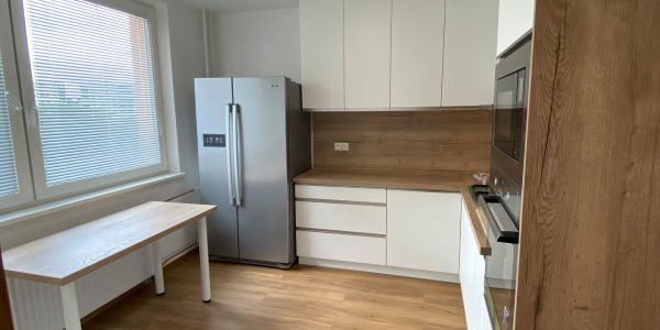 Rekonštrukcia kuchyne, prerábka bytu REKOMPLETT Trnava, dvere, podlahy, dlažba, sprchový kút
