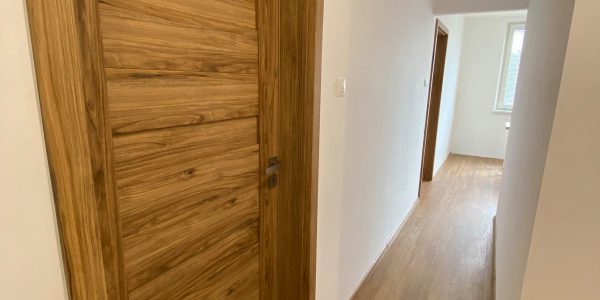 Rekonštrukcia kúpeľne, REKOMPLETT Trnava, dvere, podlahy, dlažba,chodba