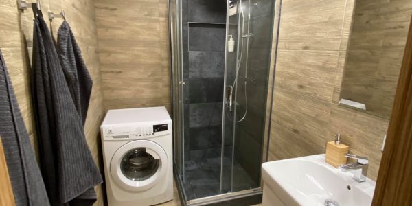 Rekonštrukcia kúpeľne, REKOMPLETT Trnava, dvere, podlahy, dlažba, sprchový kút