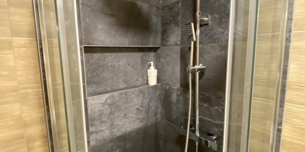 Rekonštrukcia kúpeľne, REKOMPLETT Trnava, dvere, podlahy, dlažba