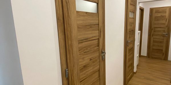 Rekonštrukcia kuchyne, prerábka bytu, REKOMPLETT Trnava, dvere, podlahy, dlažba, sprchový kút, chodba, holobyt