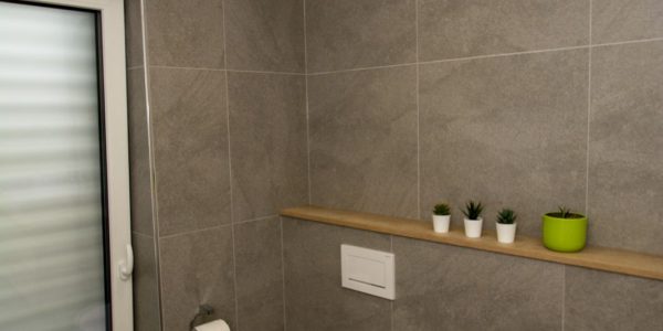 realizácie, dokončenie rodinného domu, dodávka a montáž, podlahy, interiérové dvere, kuchynská linka, kúpeľňové skrinky, obklad, dlažby, Rekomplett Trnava