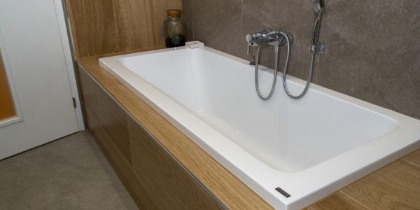 realizácie, dokončenie rodinného domu, dodávka a montáž, podlahy, interiérové dvere, kuchynská linka, kúpeľňové skrinky, obklad, dlažby, Rekomplett Trnava