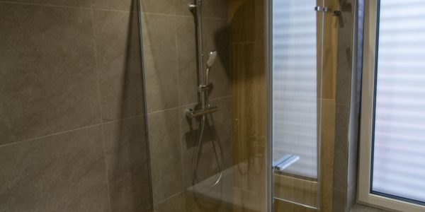 realizácie, dokončenie rodinného domu, dodávka a montáž, podlahy, interiérové dvere, kuchynská linka, kúpeľňové skrinky, obklad, dlažby, Rekomplett Trnava