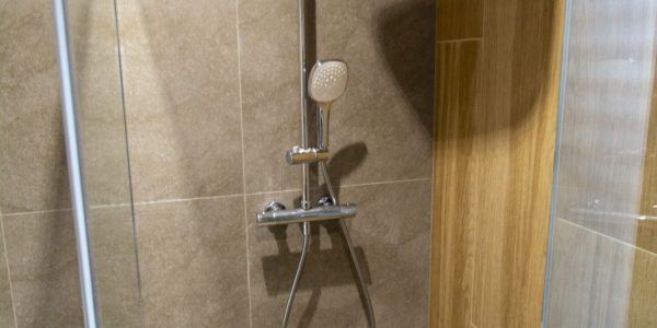 realizácie, dokončenie rodinného domu, dodávka a montáž, podlahy, interiérové dvere, kuchynská linka, kúpeľňové skrinky, obklad, dlažby, Rekomplett Trnava