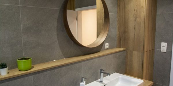 realizácie, dokončenie rodinného domu, dodávka a montáž, podlahy, interiérové dvere, kuchynská linka, kúpeľňové skrinky, obklad, dlažby, Rekomplett Trnava