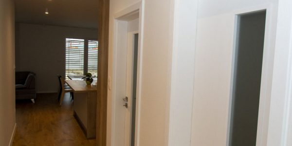 realizácie, dokončenie rodinného domu, dodávka a montáž, podlahy, interiérové dvere, kuchynská linka, kúpeľňové skrinky, obklad, dlažby, Rekomplett Trnava