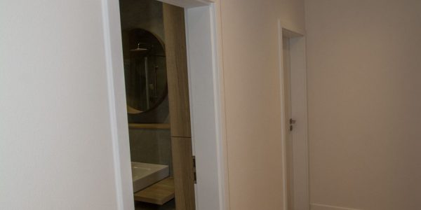 realizácie, dokončenie rodinného domu, dodávka a montáž, podlahy, interiérové dvere, kuchynská linka, kúpeľňové skrinky, obklad, dlažby, Rekomplett Trnava