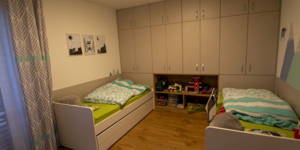 realizácie, dokončenie rodinného domu, dodávka a montáž, podlahy, interiérové dvere, kuchynská linka, kúpeľňové skrinky, obklad, dlažby, Rekomplett Trnava