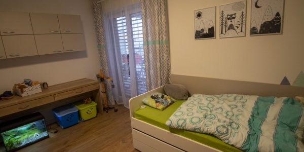 realizácie, dokončenie rodinného domu, dodávka a montáž, podlahy, interiérové dvere, kuchynská linka, kúpeľňové skrinky, obklad, dlažby, Rekomplett Trnava