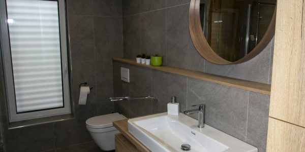 realizácie, dokončenie rodinného domu, dodávka a montáž, podlahy, interiérové dvere, kuchynská linka, kúpeľňové skrinky, obklad, dlažby, Rekomplett Trnava