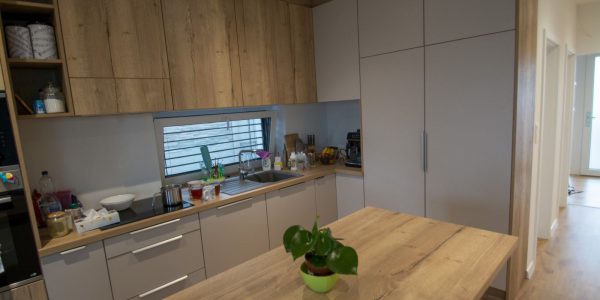 realizácie, dokončenie rodinného domu, dodávka a montáž, podlahy, interiérové dvere, kuchynská linka, kúpeľňové skrinky, obklad, dlažby, Rekomplett Trnava