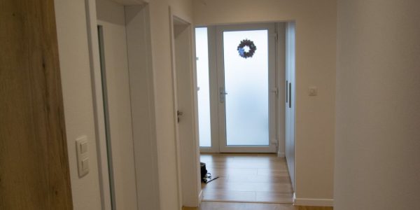 realizácie, dokončenie rodinného domu, dodávka a montáž, podlahy, interiérové dvere, kuchynská linka, kúpeľňové skrinky, obklad, dlažby, Rekomplett Trnava