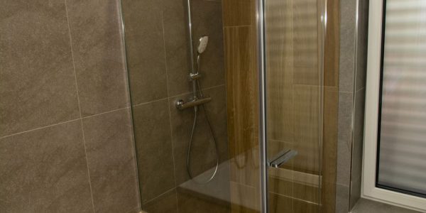 realizácie, dokončenie rodinného domu, dodávka a montáž, podlahy, interiérové dvere, kuchynská linka, kúpeľňové skrinky, obklad, dlažby, Rekomplett Trnava