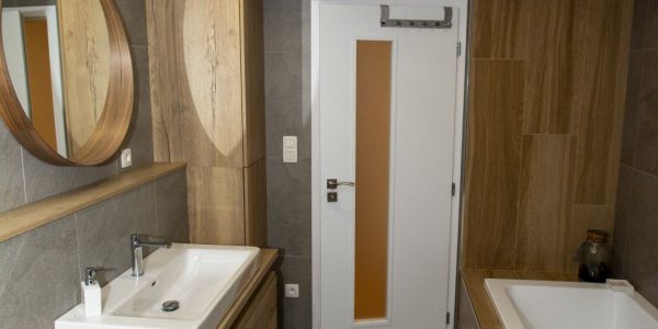 realizácie, dokončenie rodinného domu, dodávka a montáž, podlahy, interiérové dvere, kuchynská linka, kúpeľňové skrinky, obklad, dlažby, Rekomplett Trnava