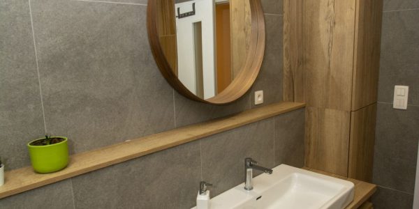 realizácie, dokončenie rodinného domu, dodávka a montáž, podlahy, interiérové dvere, kuchynská linka, kúpeľňové skrinky, obklad, dlažby, Rekomplett Trnava