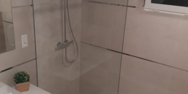 Dodávka a montáž - kúpelňa, podlahy, schodisko, interiérové dvere, zrkadlá, Rekomplett, Trnava, rekonštrukcie