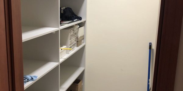 Dodávka a montáž, rekomplett, kuchyňa, podlahy, kúpeľňa, wc, vstavaný nábytok, police v skladíku