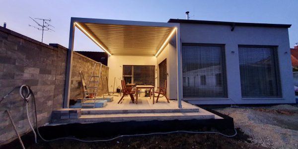 BIOKLIMATICKÁ PERGOLA ARTOSI A VONKAJŠIE ŽALÚZIE ZETTA 90