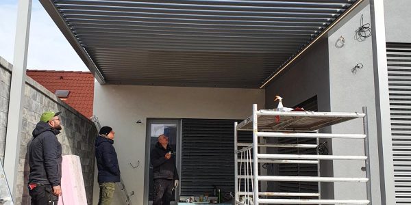 BIOKLIMATICKÁ PERGOLA ARTOSI A VONKAJŠIE ŽALÚZIE ZETTA 90