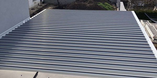 BIOKLIMATICKÁ PERGOLA ARTOSI A VONKAJŠIE ŽALÚZIE ZETTA 90