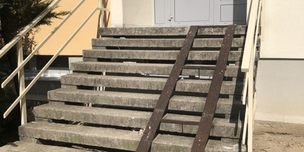 rekonštrukcie bytov a domov, rekomplett, trnava, dodávka a montáž, schody, kamenný koberec