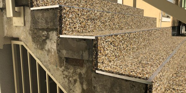 rekonštrukcie bytov a domov, rekomplett, trnava, dodávka a montáž, schody, kamenný koberec