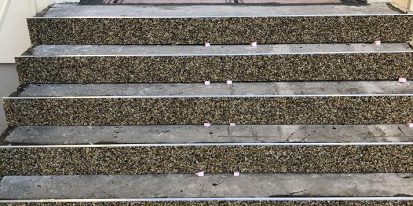 rekonštrukcie bytov a domov, rekomplett, trnava, dodávka a montáž, schody, kamenný koberec