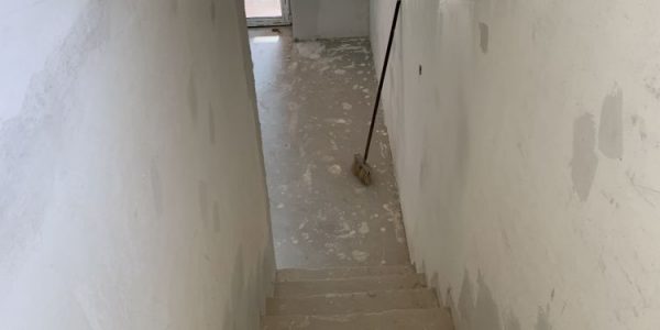 rekonštrukcie bytov a domov, rekomplett, trnava, dodávka a montáž, schody, schodisko na mieru