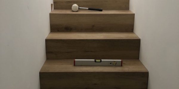 rekonštrukcie bytov a domov, rekomplett, trnava, dodávka a montáž, schody, schodisko na mieru