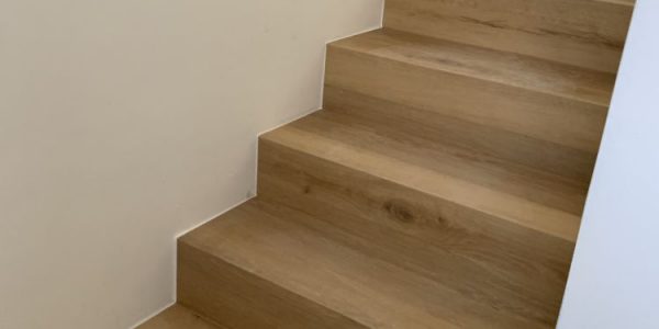 rekonštrukcie bytov a domov, rekomplett, trnava, dodávka a montáž, schody, schodisko na mieru