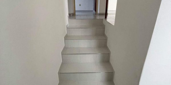 rekonštrukcie bytov a domov, rekomplett, trnava, dodávka a montáž, schody, schodisko na mieru