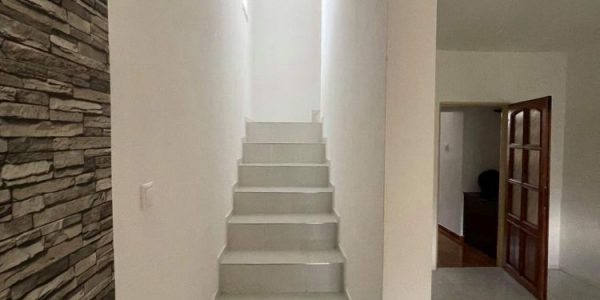 rekonštrukcie bytov a domov, rekomplett, trnava, dodávka a montáž, schody, schodisko na mieru