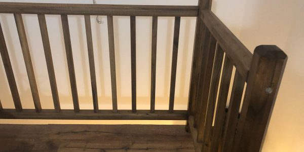 schody, schody na mieru, schodisko na mieru, samonosne schody, realizacia schodiska, sklenené zabradlie, kovové zábradlie, rekomplett, trnava, rekonštrukcia bytu