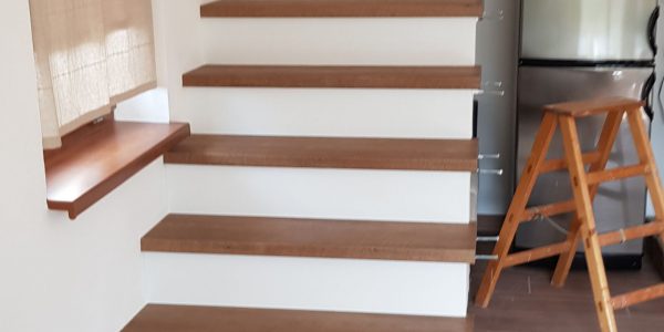 samonosné schodisko, realizácie, schody, schody na mieru, schodisko na mieru, samonosne schody, realizacia schodiska, sklenené zabradlie, kovové zábradlie, rekomplett, trnava, rekonštrukcia bytu