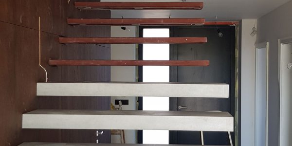 samonosné schodisko, realizácie, schody, schody na mieru, schodisko na mieru, samonosne schody, realizacia schodiska, sklenené zabradlie, kovové zábradlie, rekomplett, trnava, rekonštrukcia bytu