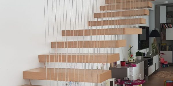 samonosné schodisko, realizácie, schody, schody na mieru, schodisko na mieru, samonosne schody, realizacia schodiska, sklenené zabradlie, kovové zábradlie, rekomplett, trnava, rekonštrukcia bytu