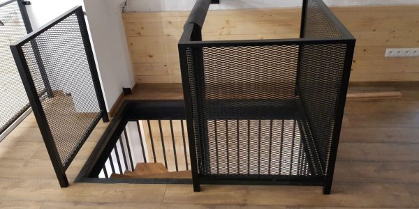 samonosné schodisko, realizácie, schody, schody na mieru, schodisko na mieru, samonosne schody, realizacia schodiska, sklenené zabradlie, kovové zábradlie, rekomplett, trnava, rekonštrukcia bytu