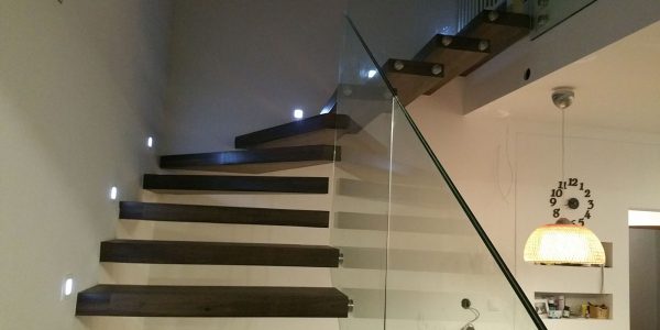 samonosné schodisko, realizácie, rekomplett, trnava, osvetlene schody