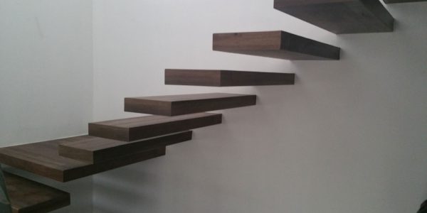 samonosné schodisko, realizácie, rekomplett, trnava, osvetlene schody