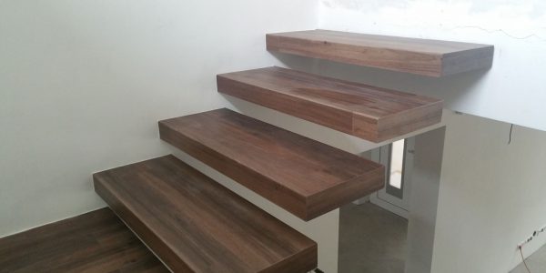 samonosné schodisko, realizácie, rekomplett, trnava, osvetlene schody