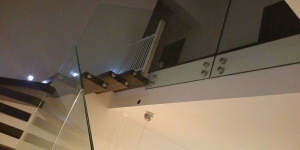 samonosné schodisko, realizácie, rekomplett, trnava, osvetlene schody