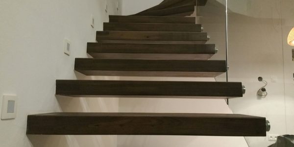 samonosné schodisko, realizácie, rekomplett, trnava, osvetlene schody