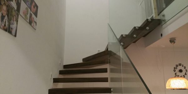 samonosné schodisko, realizácie, rekomplett, trnava, osvetlene schody