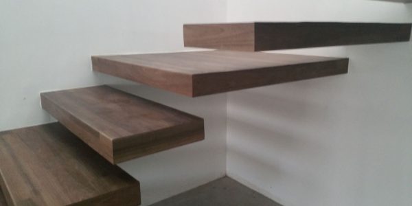 samonosné schodisko, realizácie, rekomplett, trnava, osvetlene schody