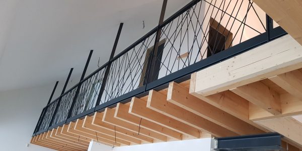 rekomplett, trnava, samonosne schodisko, zelezna konstrukcia, schody, zábradlie