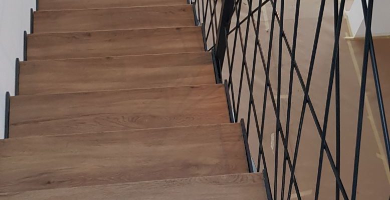 rekomplett, trnava, samonosne schodisko, zelezna konstrukcia, schody