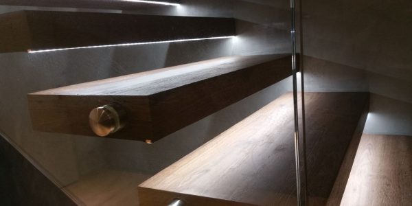 samonosné schodisko, realizácie, rekomplett, trnava, osvetlene schody