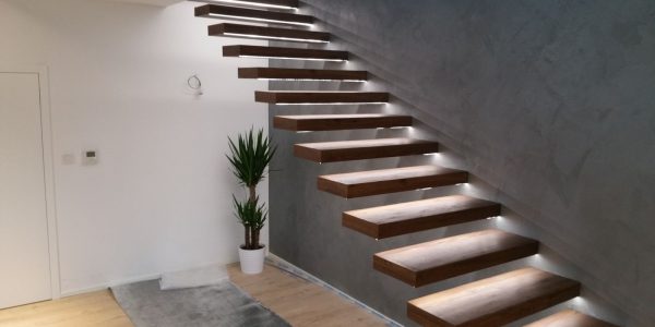 samonosné schodisko, realizácie, rekomplett, trnava, osvetlene schody